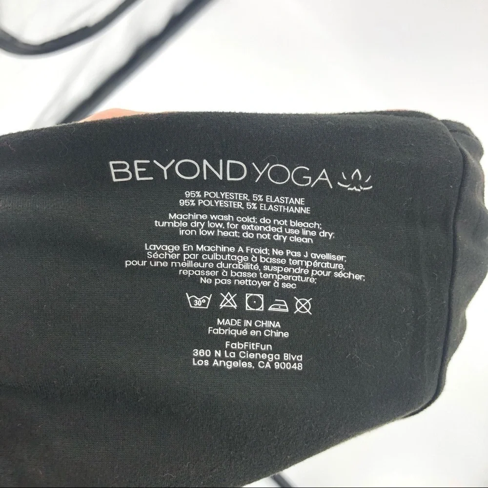 Beyond Yoga Hidden Pocket Infinity Scarf Neck Wrap Black